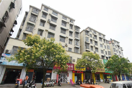 平湖花苑3室2厅2卫65万125m2简单装修出售