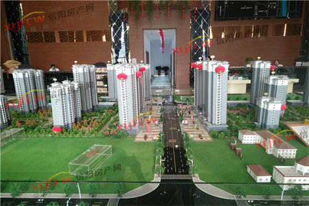 急用资金，低价出售！两室两厅一卫带车库。